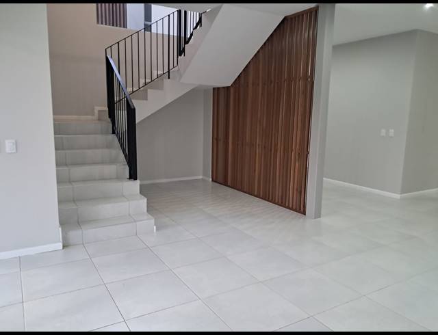 4 BEDROOM TOWNHOUSE FOR SALE IN PALM LAKES ESTATE